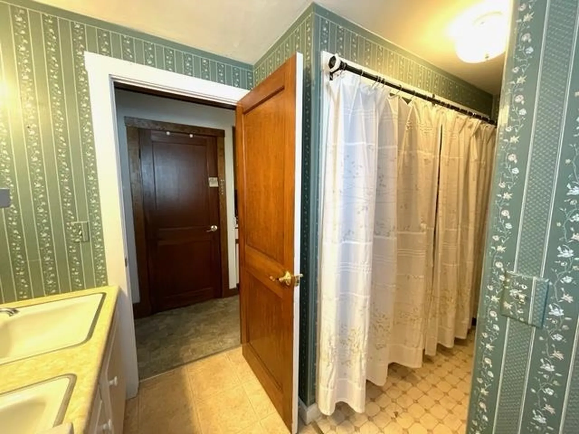 32 Main Street Raymond NH 03077