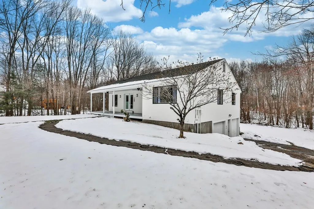 14 Lancaster Farm Road Salem NH 03079