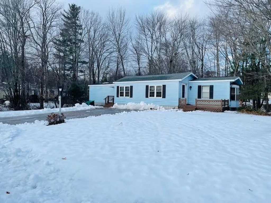9 Agent Road Raymond NH 03077
