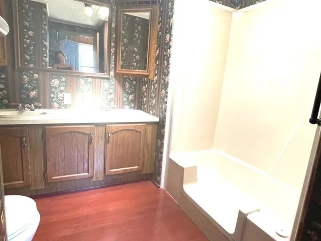 9 Agent Road Raymond NH 03077