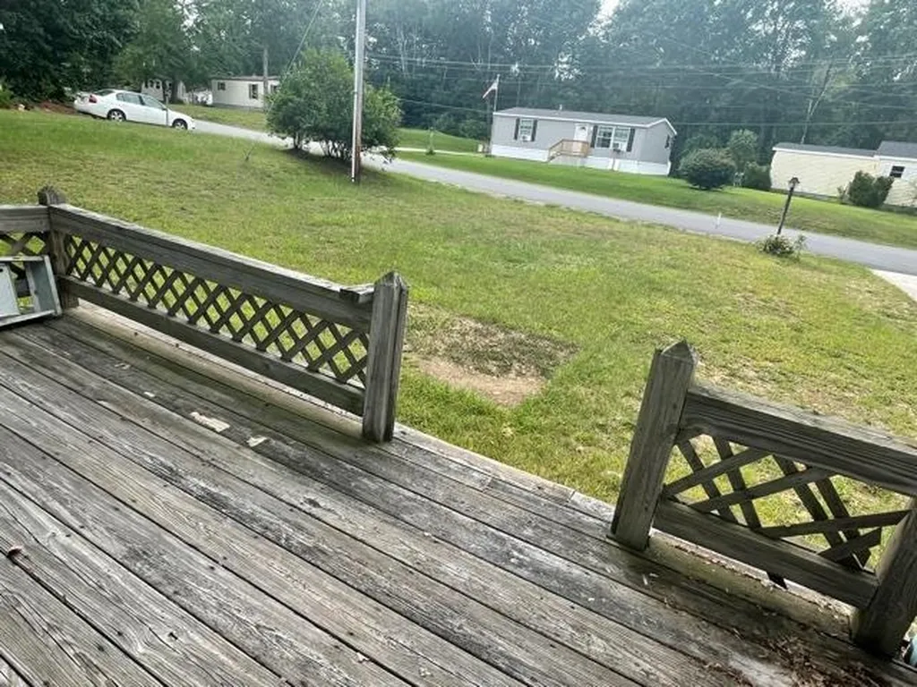 9 Agent Road Raymond NH 03077