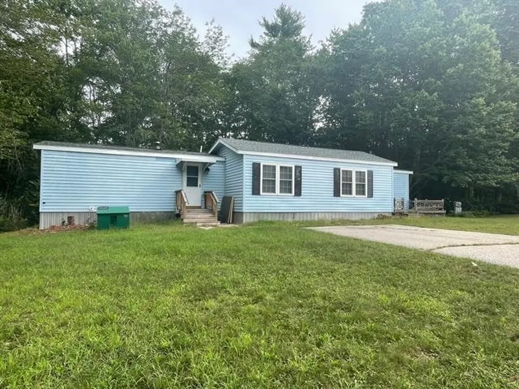 9 Agent Road Raymond NH 03077