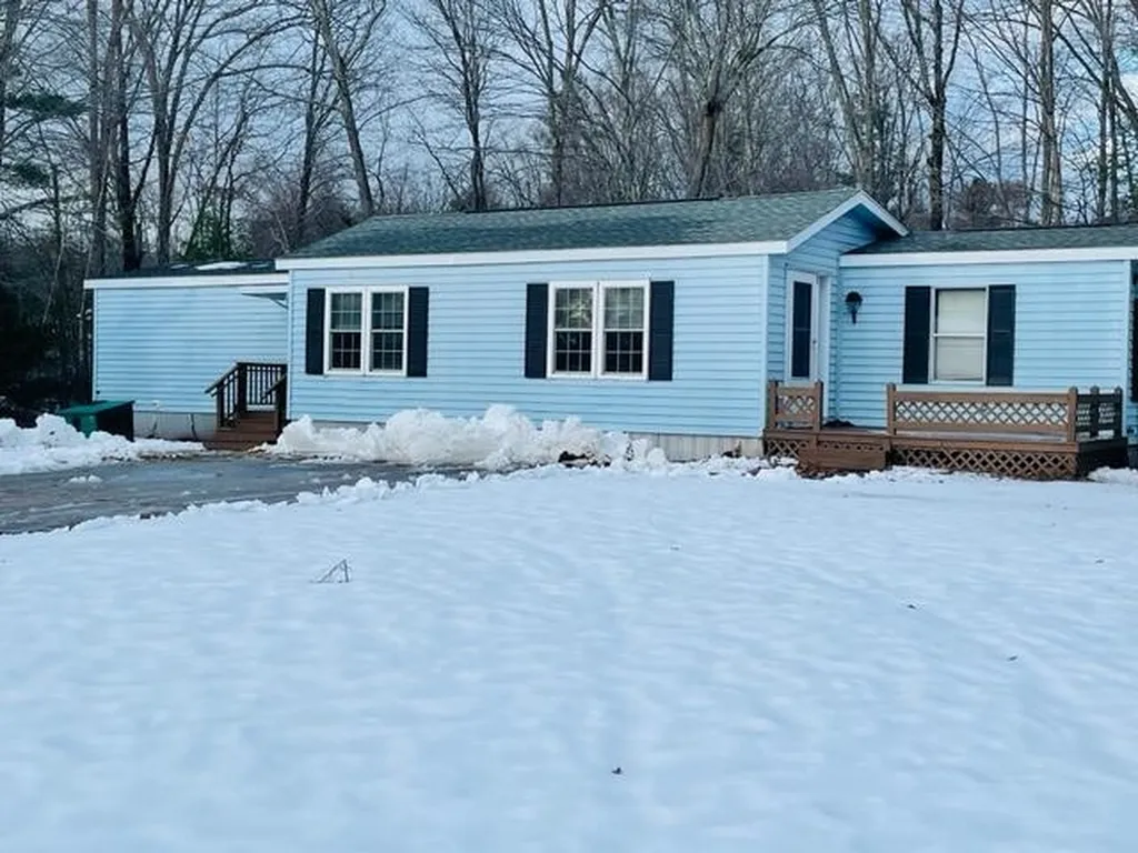 9 Agent Road Raymond NH 03077