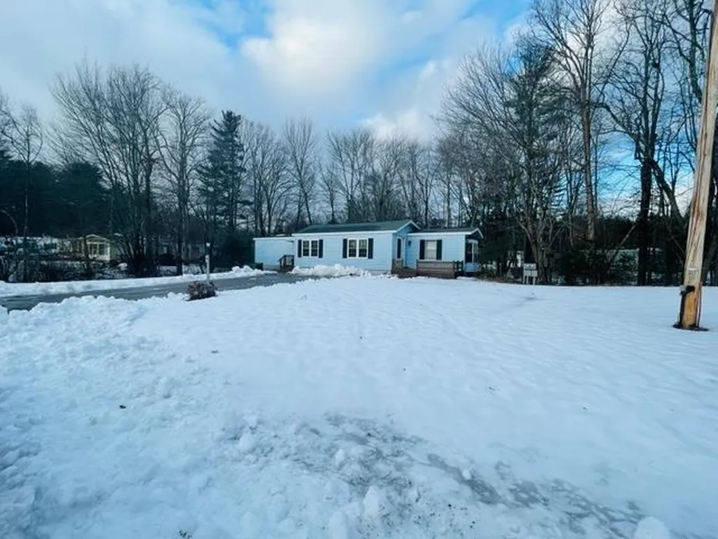 9 Agent Road Raymond NH 03077
