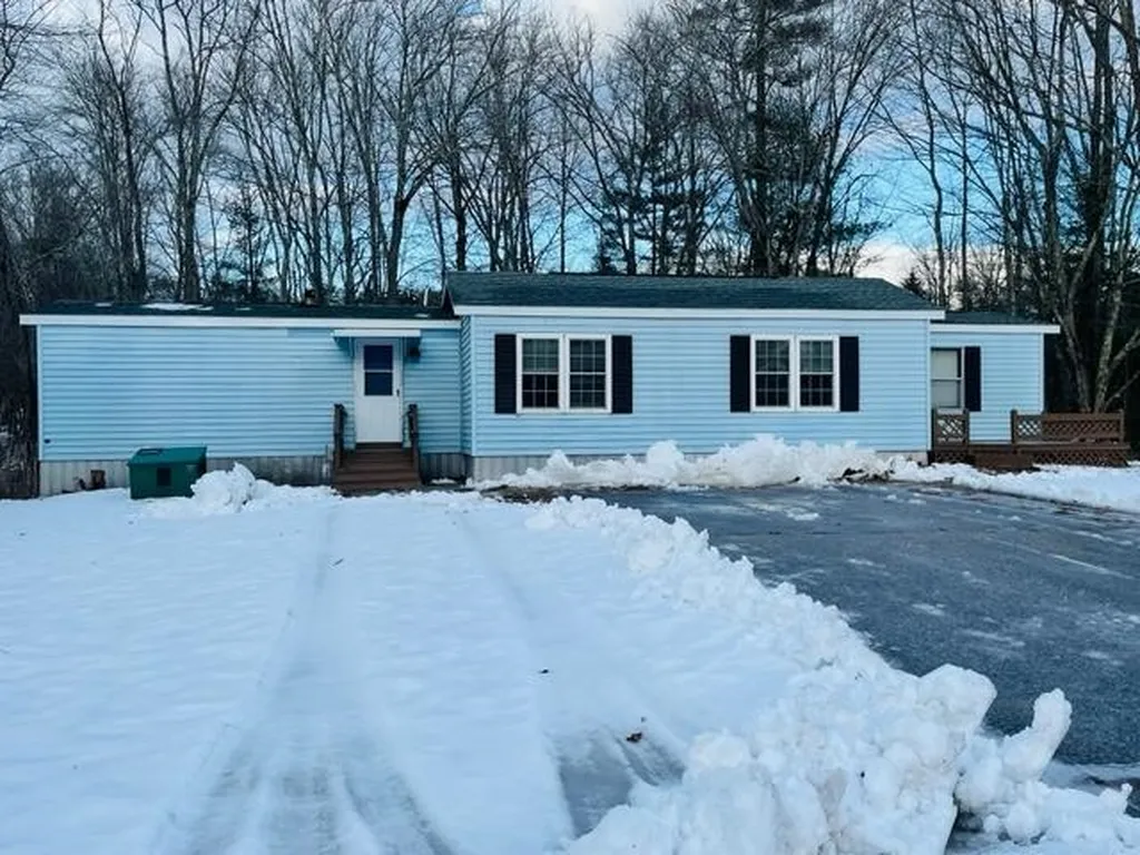 9 Agent Road Raymond NH 03077