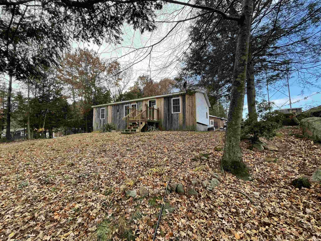 28 Cross Road Sandown NH 03873