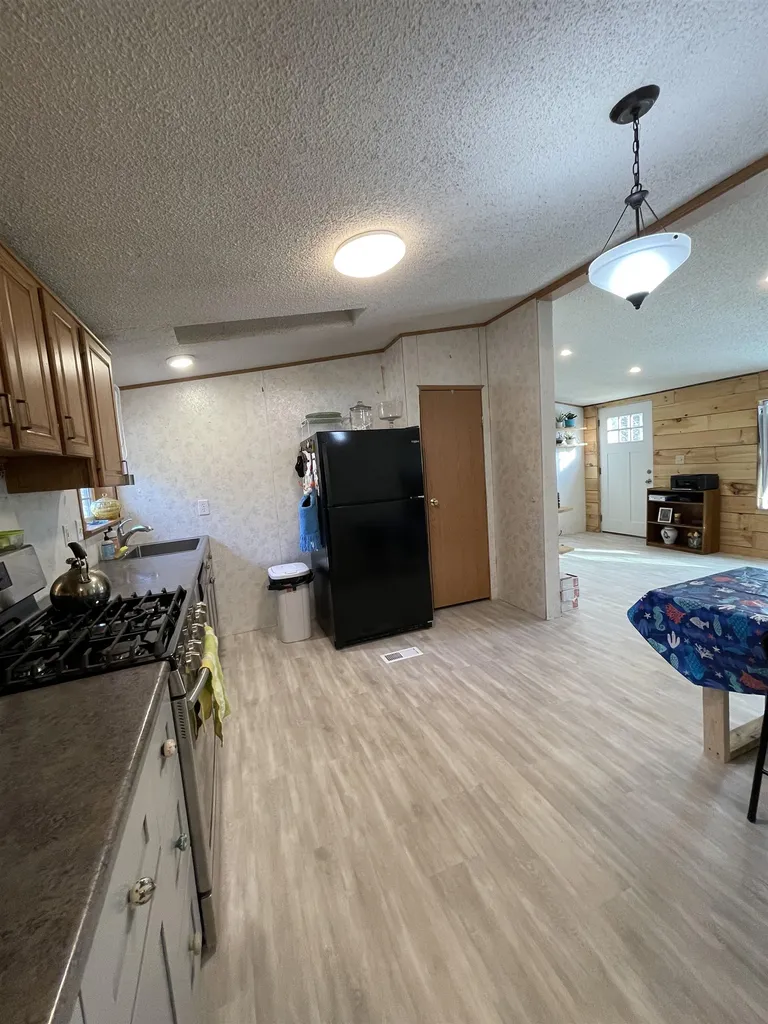 28 Cross Road Sandown NH 03873