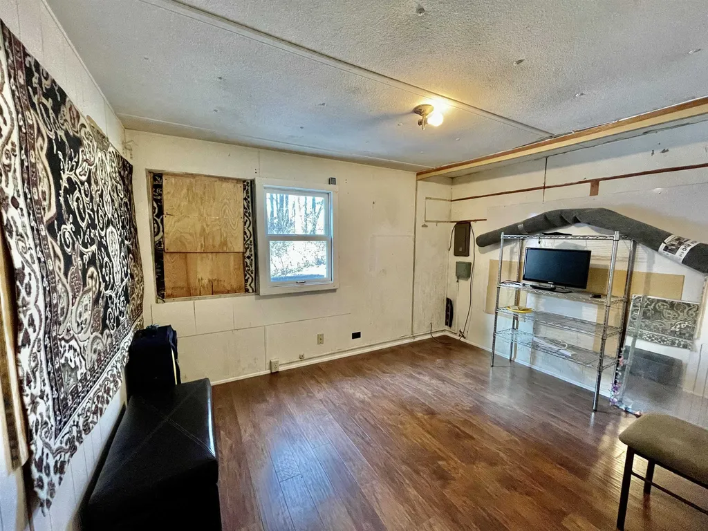 23 Cheryl Street Nashua NH 03062