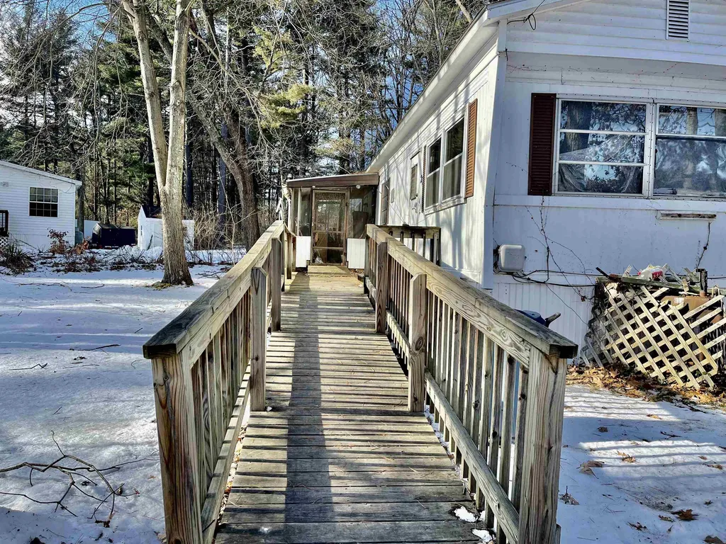 23 Cheryl Street Nashua NH 03062