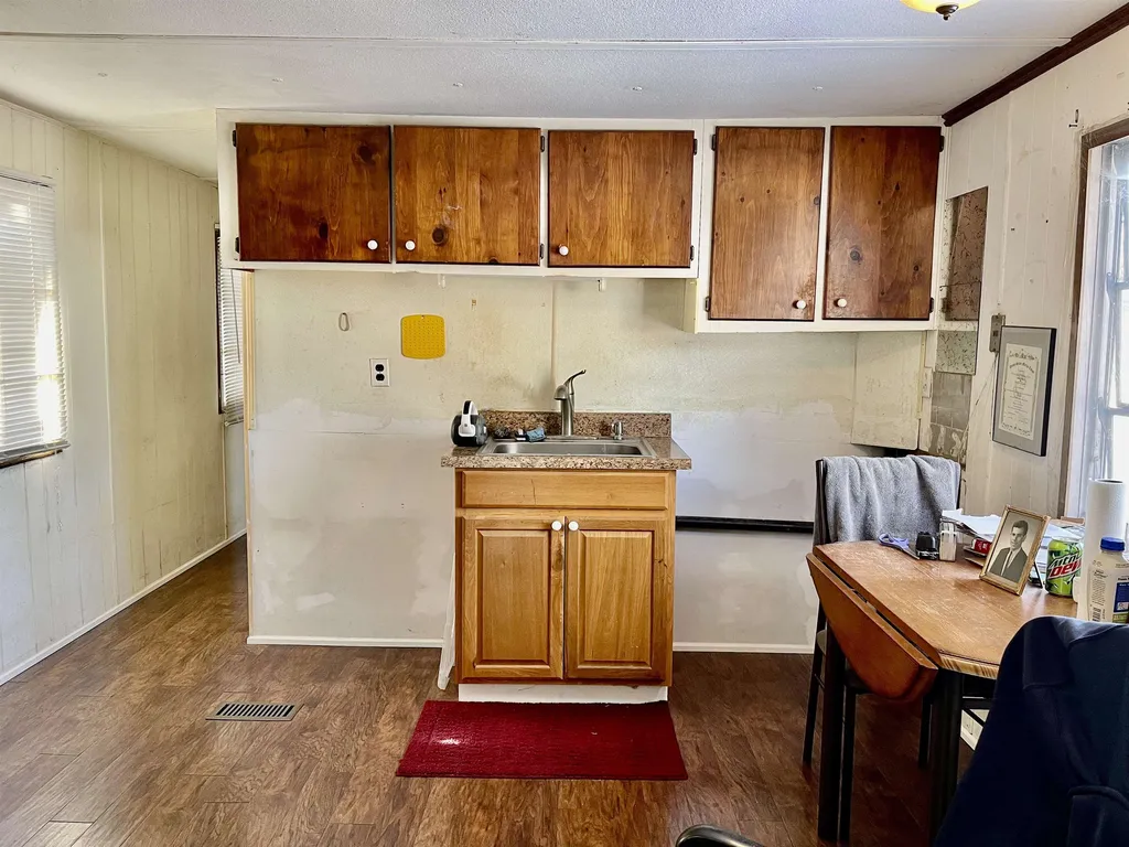 23 Cheryl Street Nashua NH 03062