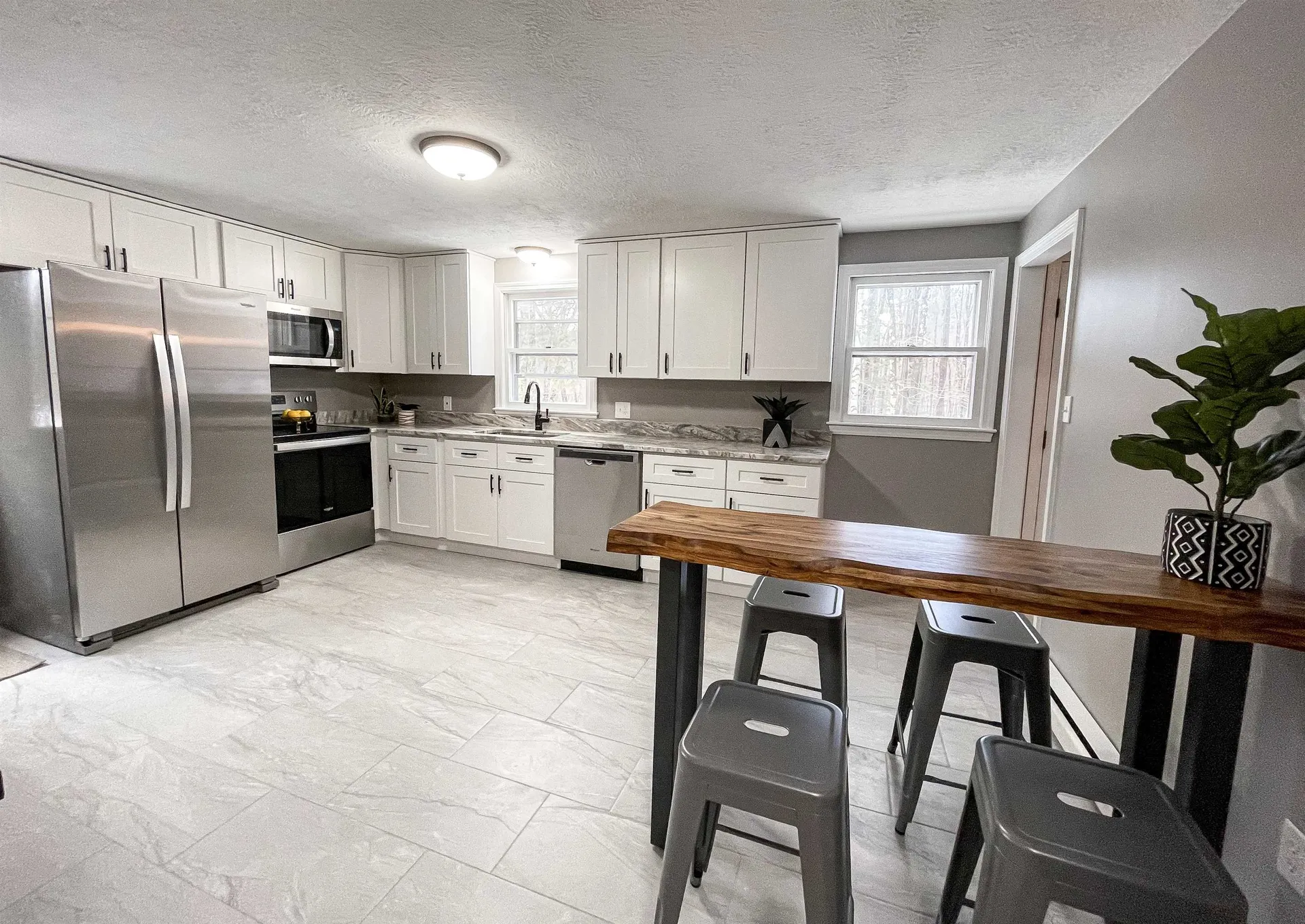 27 Lakeview Way Auburn NH 03032