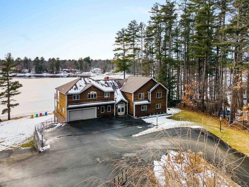 12 Arlington Pond Court Salem NH 03079