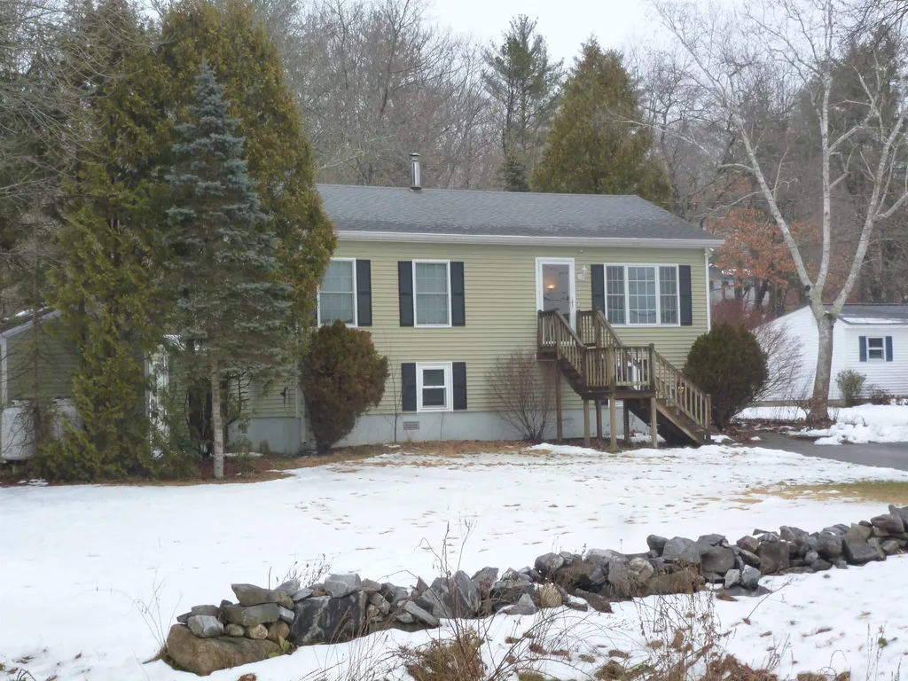 14 Harriman Road Raymond NH 03077