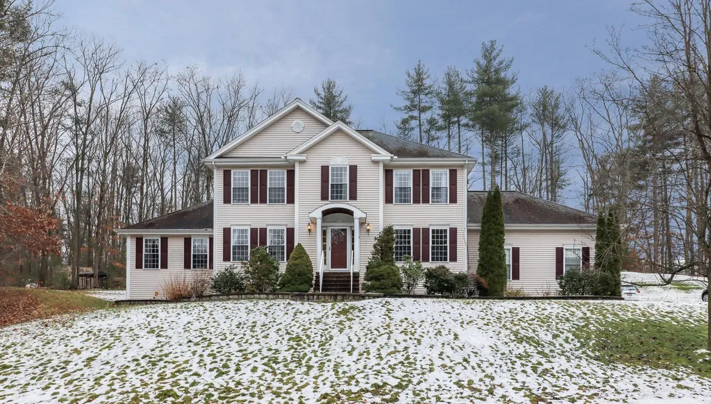 16 White Oak Drive Nashua NH 03063