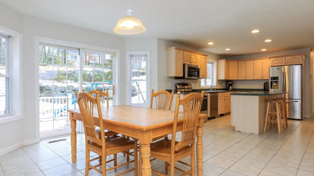 16 White Oak Drive Nashua NH 03063