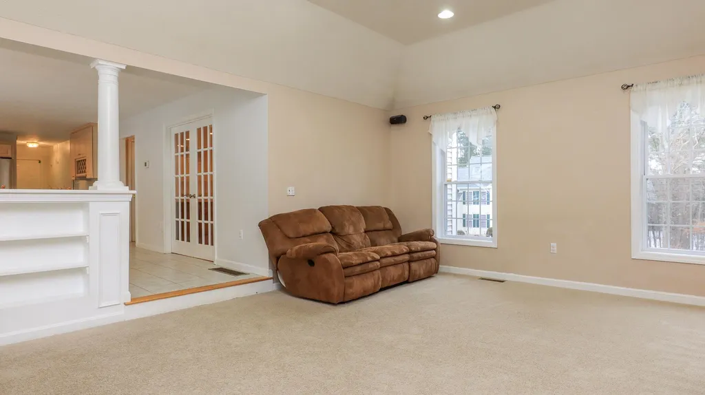 16 White Oak Drive Nashua NH 03063