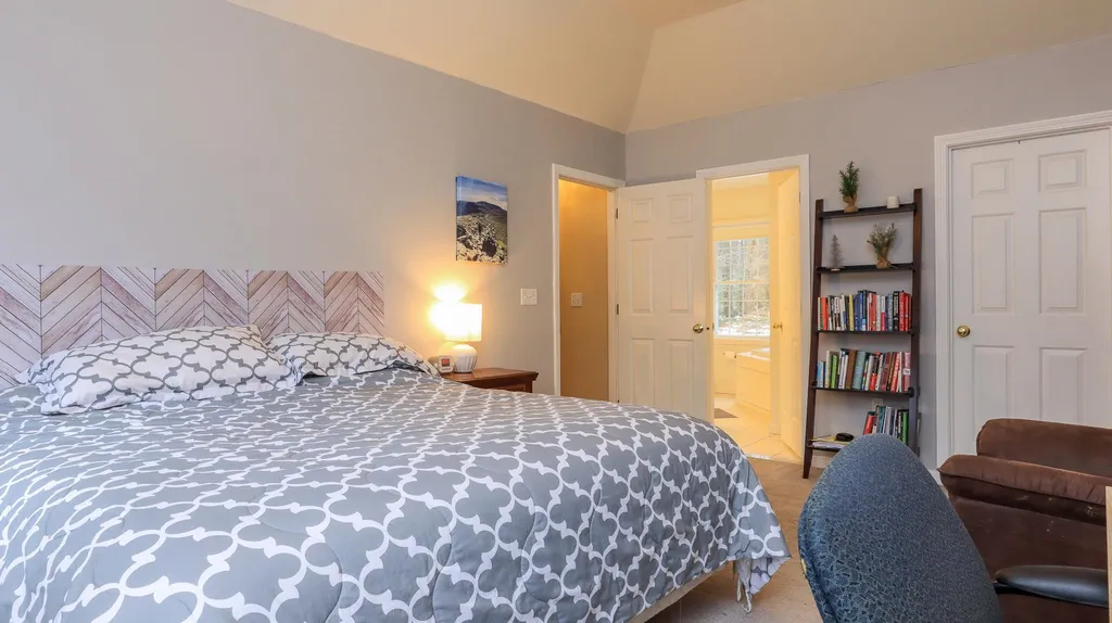 16 White Oak Drive Nashua NH 03063