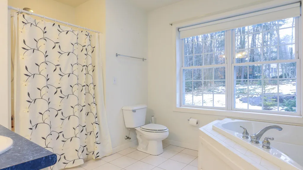 16 White Oak Drive Nashua NH 03063