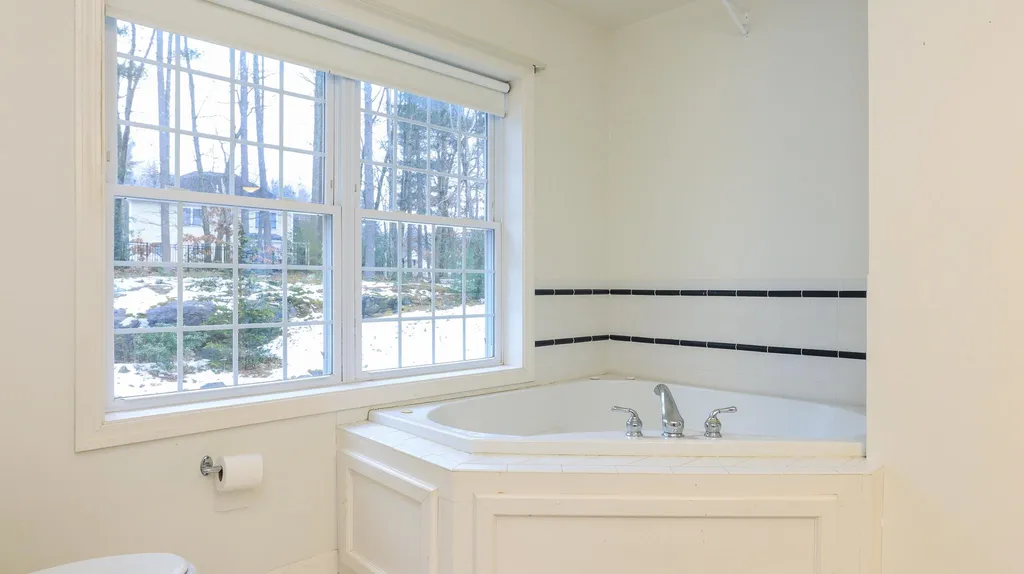 16 White Oak Drive Nashua NH 03063