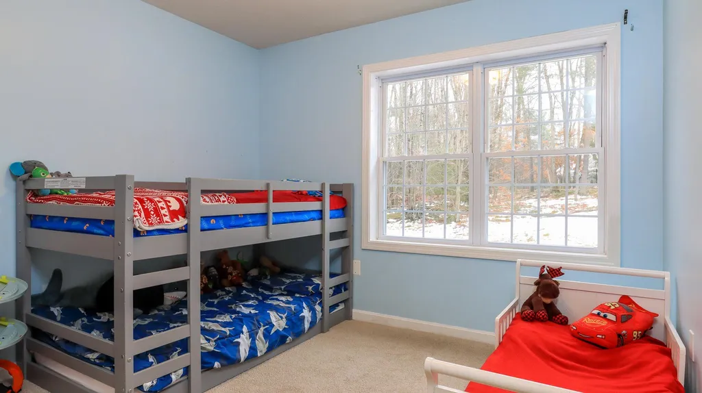 16 White Oak Drive Nashua NH 03063