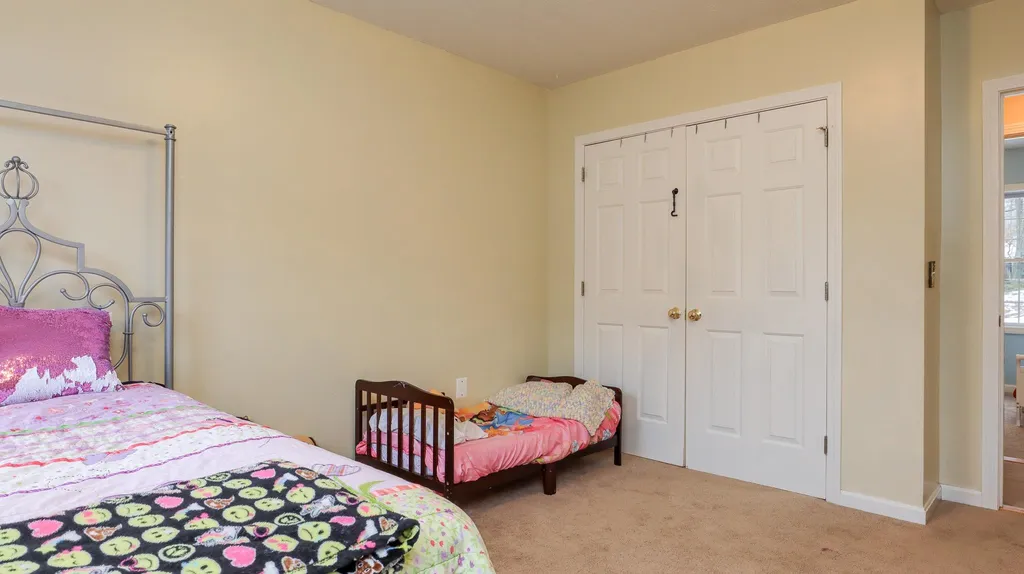 16 White Oak Drive Nashua NH 03063