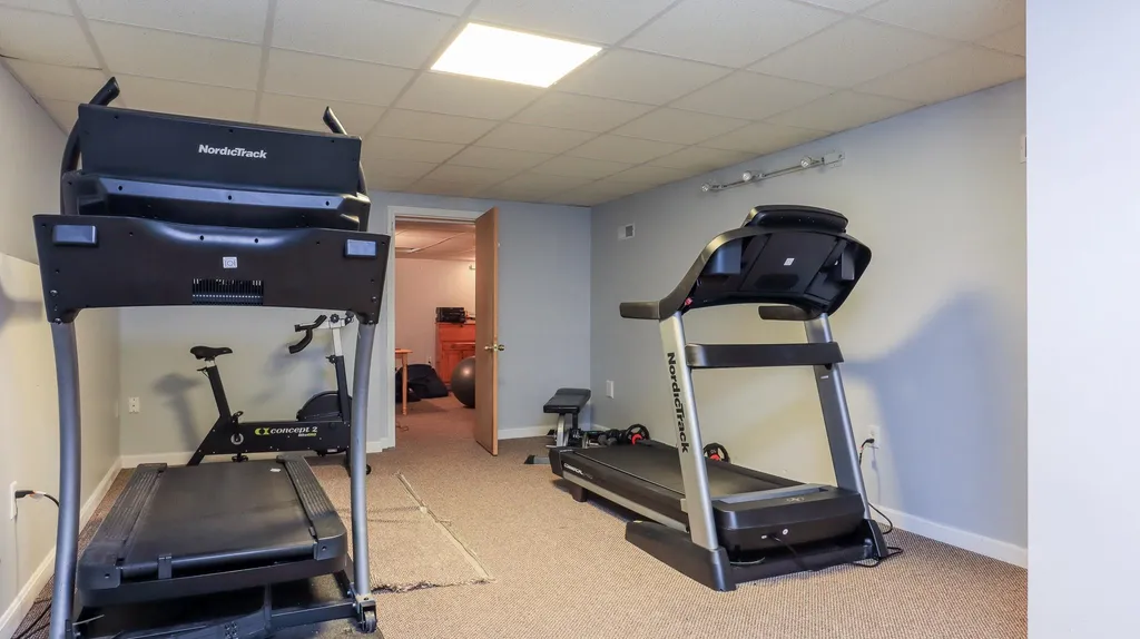 16 White Oak Drive Nashua NH 03063