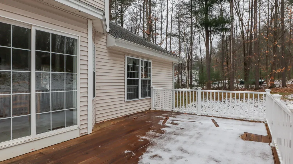 16 White Oak Drive Nashua NH 03063