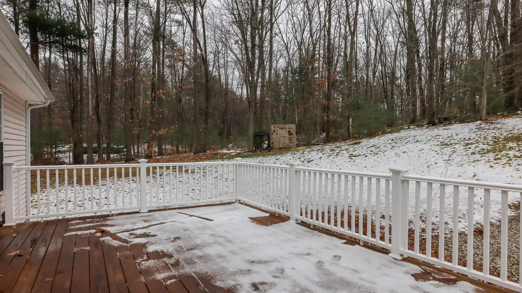 16 White Oak Drive Nashua NH 03063