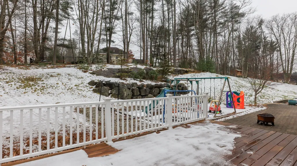 16 White Oak Drive Nashua NH 03063