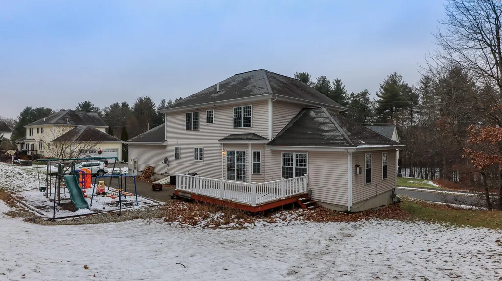 16 White Oak Drive Nashua NH 03063