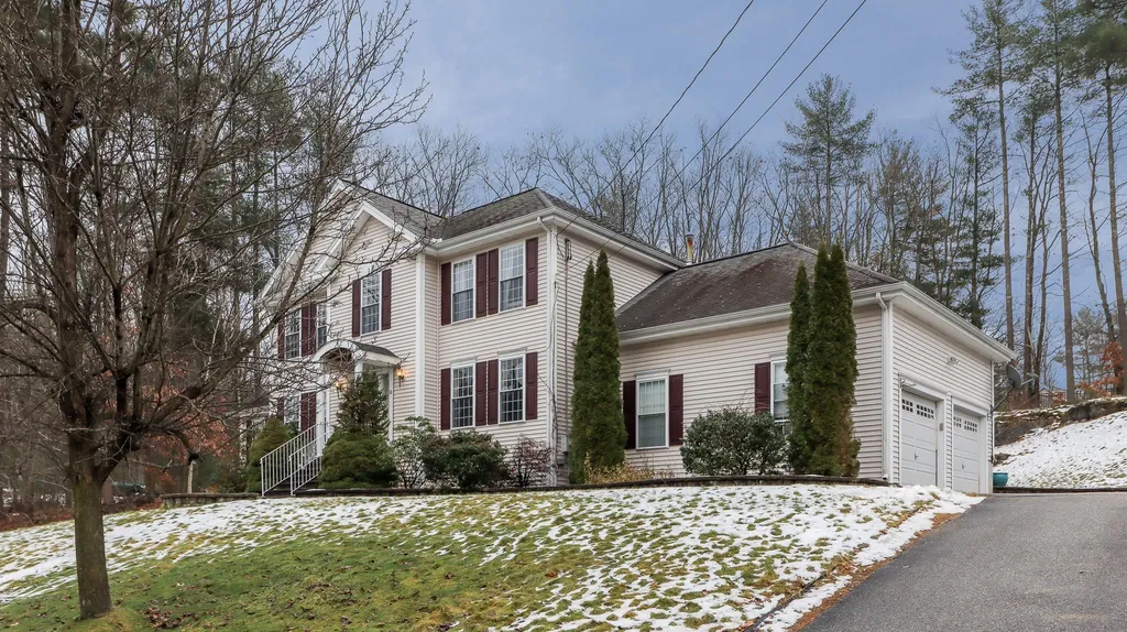 16 White Oak Drive Nashua NH 03063