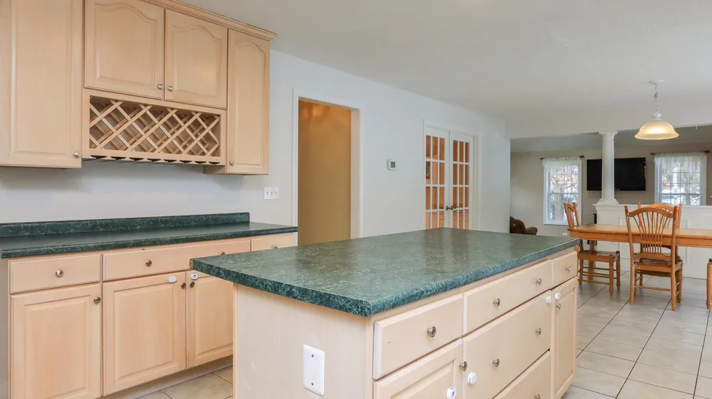 16 White Oak Drive Nashua NH 03063