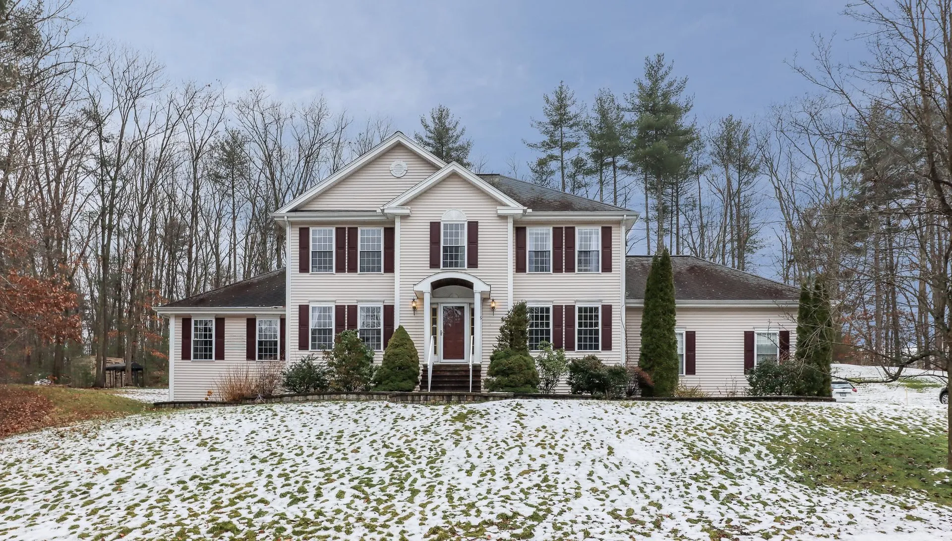 16 White Oak Drive Nashua NH 03063