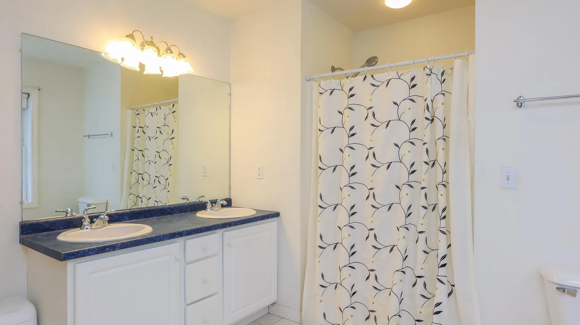 16 White Oak Drive Nashua NH 03063