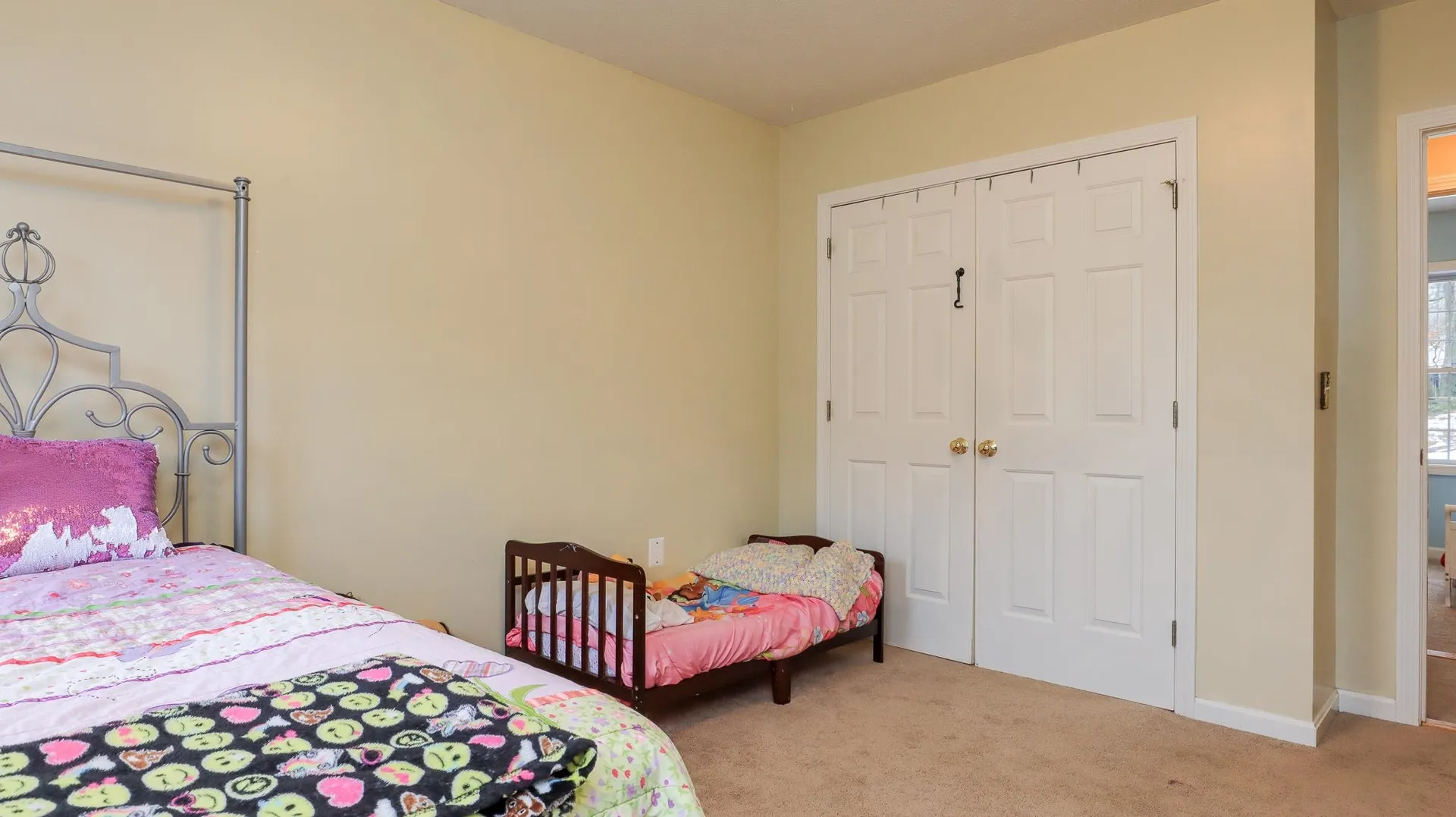 16 White Oak Drive Nashua NH 03063