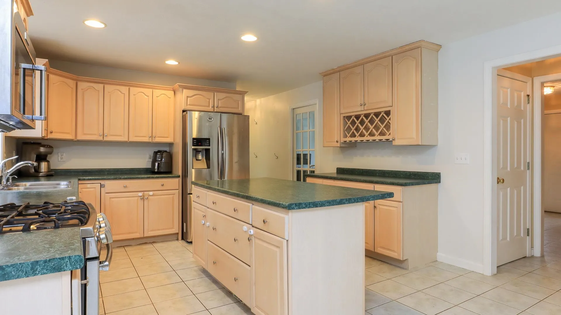 16 White Oak Drive Nashua NH 03063