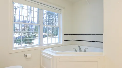 16 White Oak Drive Nashua NH 03063