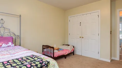 16 White Oak Drive Nashua NH 03063