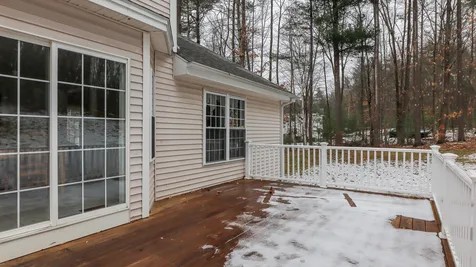 16 White Oak Drive Nashua NH 03063