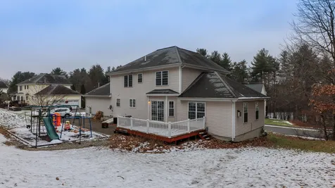 16 White Oak Drive Nashua NH 03063
