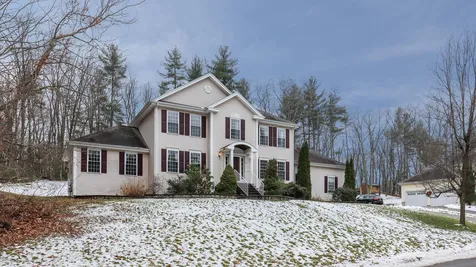 16 White Oak Drive Nashua NH 03063