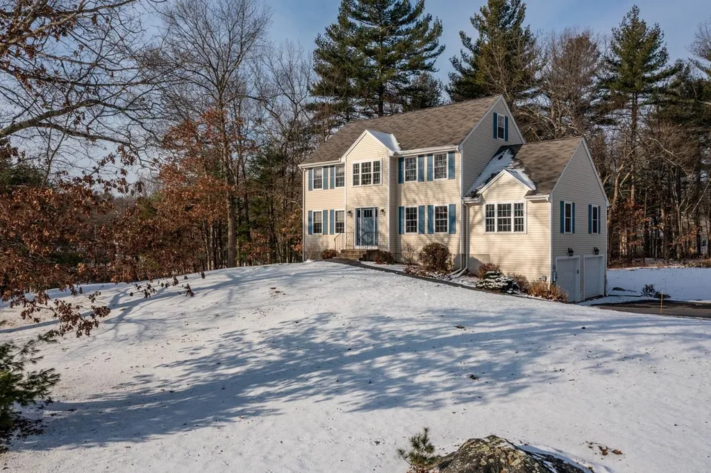 1 Alexandra Drive Pelham NH 03076