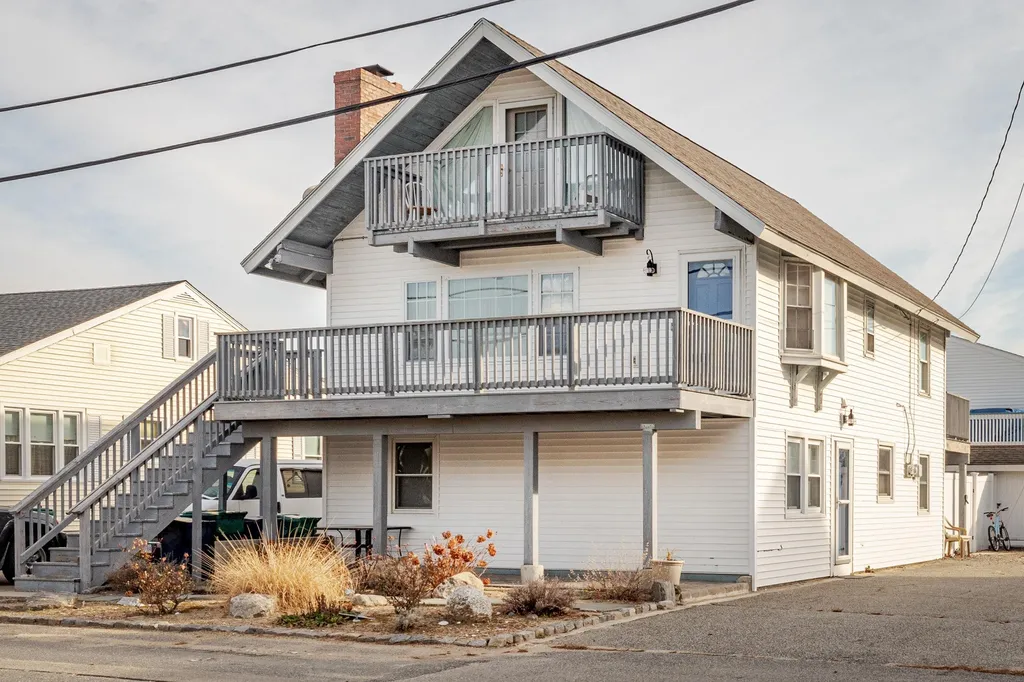 25 Harris Avenue Hampton NH 03842