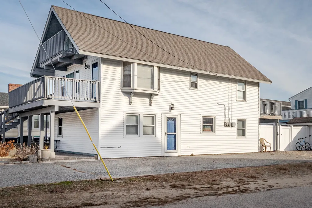 25 Harris Avenue Hampton NH 03842