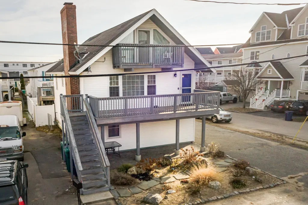 25 Harris Avenue Hampton NH 03842