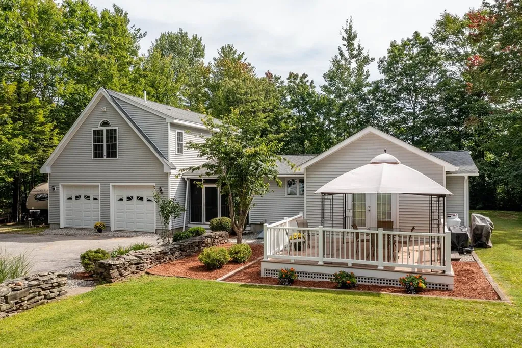 10 Scott Lane Deerfield NH 03037
