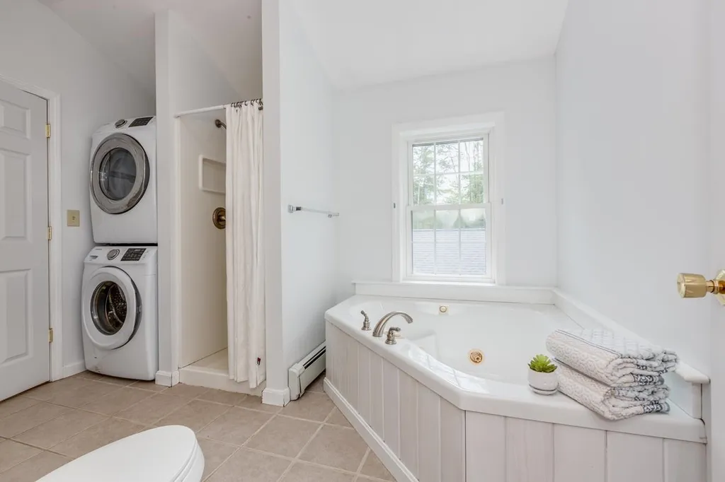 10 Scott Lane Deerfield NH 03037