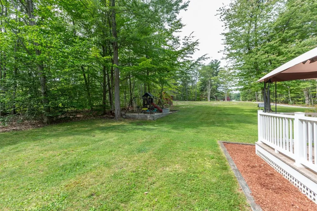 10 Scott Lane Deerfield NH 03037