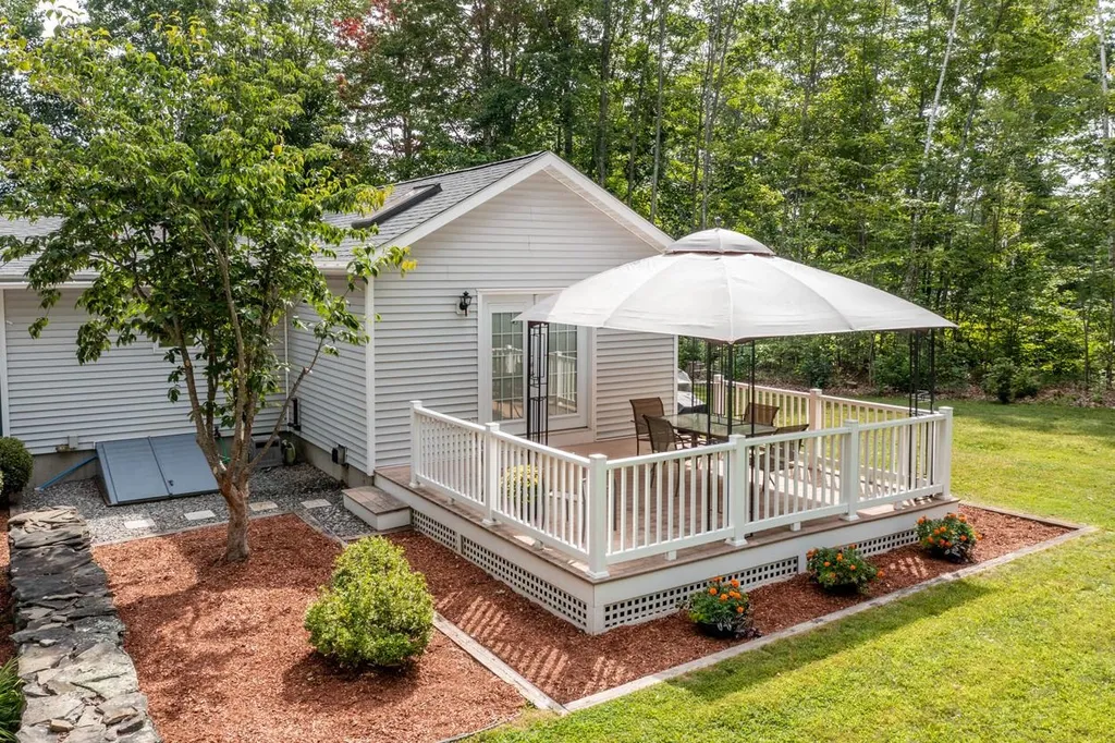 10 Scott Lane Deerfield NH 03037