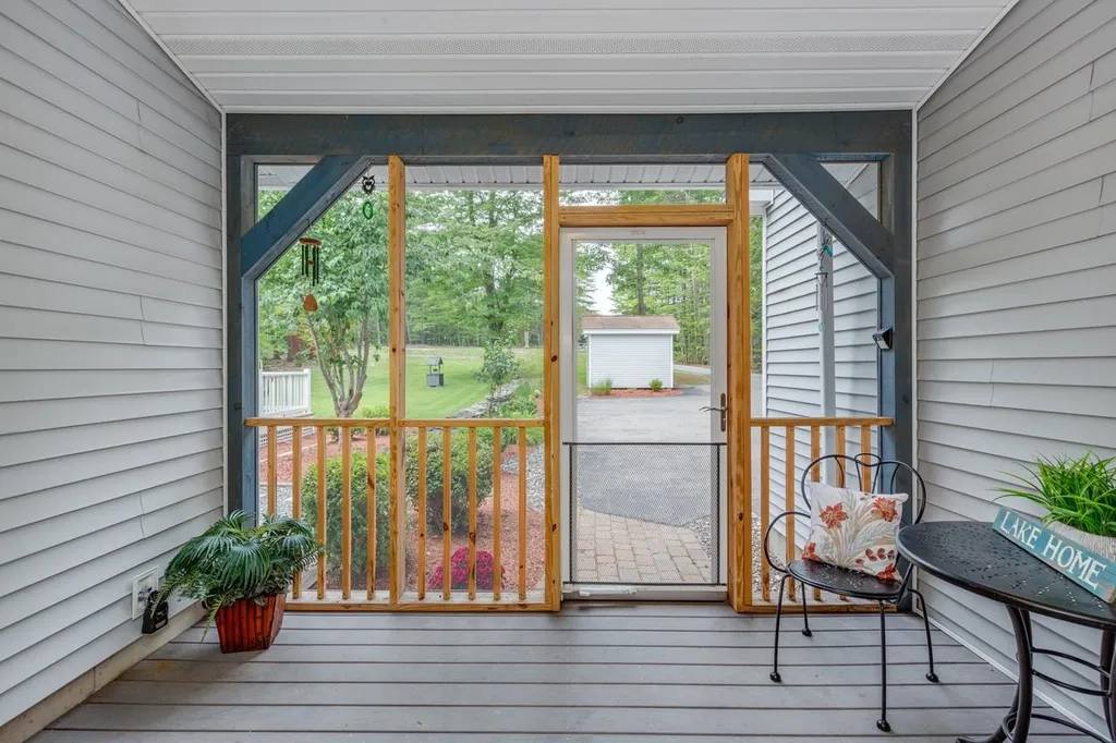 10 Scott Lane Deerfield NH 03037